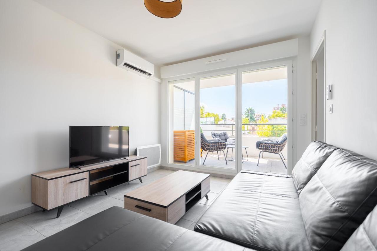 Apartment T2 Entre La Et Le Velodrome-terrasse / Parking Marseilles