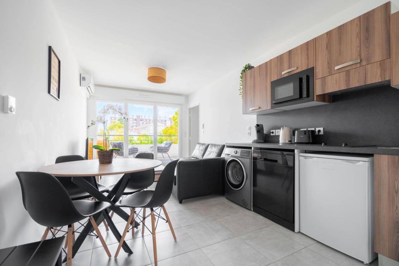 Apartment T2 Entre La Et Le Velodrome-terrasse / Parking Marseilles